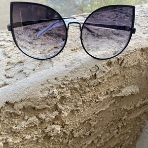 Black cat eye sunglasses NWT